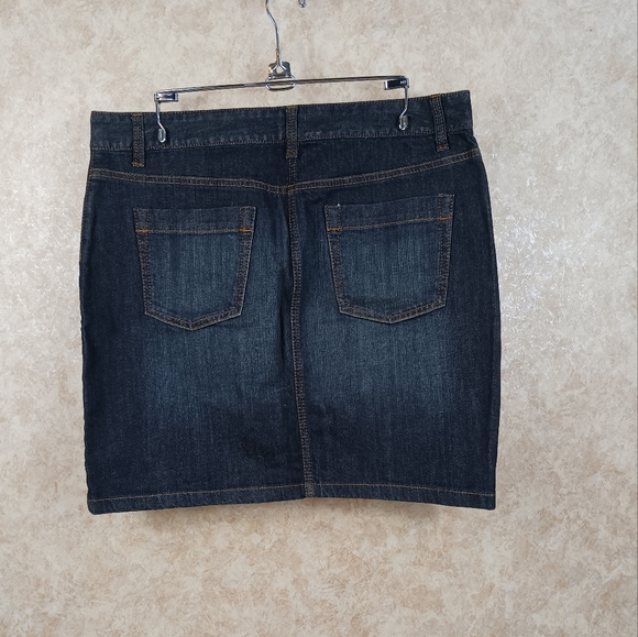 ANN TAYLOR Jean Skirt Size 10 Dark Wash - Picture 2 of 9